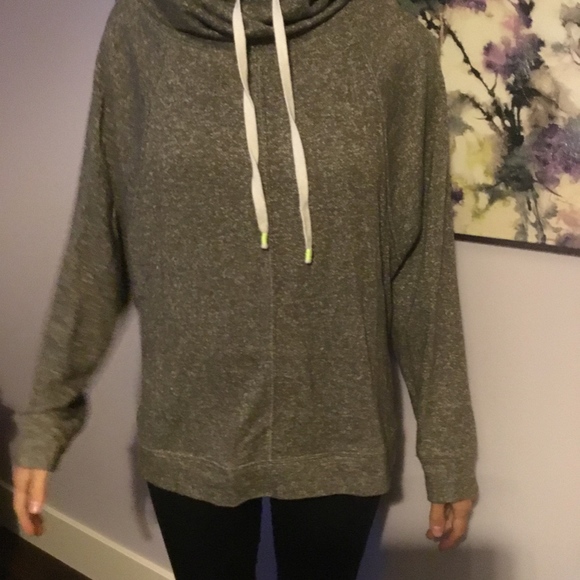 Light weight grey sweater - Picture 2 of 2
